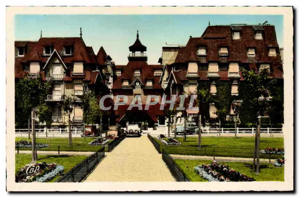 Deauville — Blühende Strände — Le Normandy-Hôtel - Vorderseite