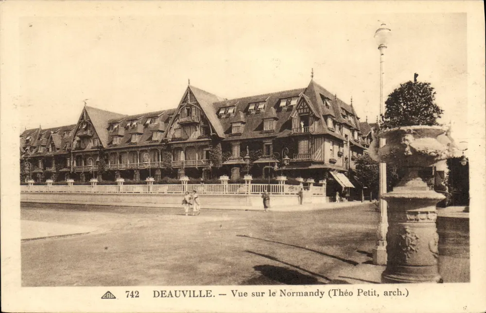 Deauville — Ansicht von Normandy (Théo Petit, Architekt) - Vorderseite