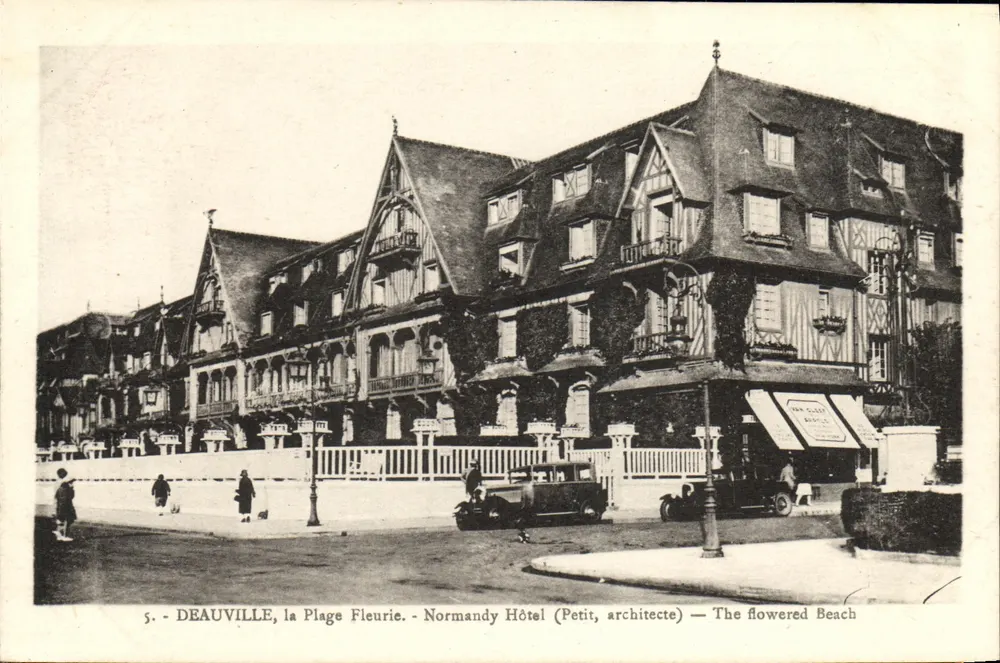 Deauville, die Blütenstrände — Normandy Hotel (Petit, Architekt) - Vorderseite