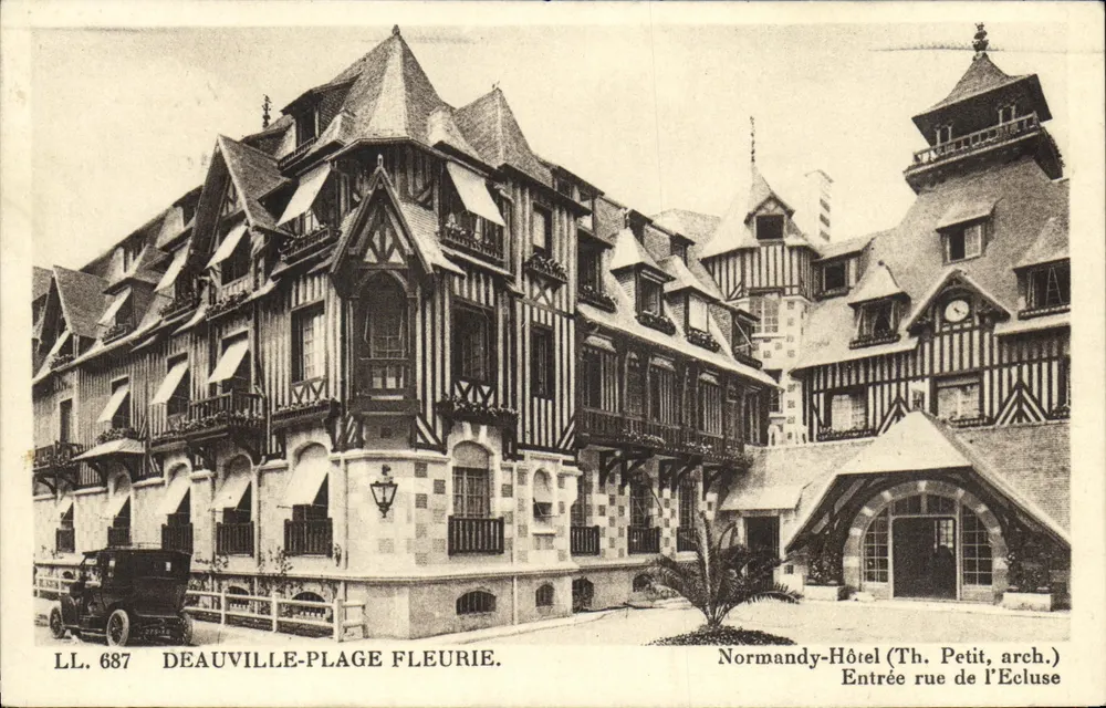 Deauville-Plage-Fleurie — Hotel Normandy — Th. Petit, Architekt - Vorderseite