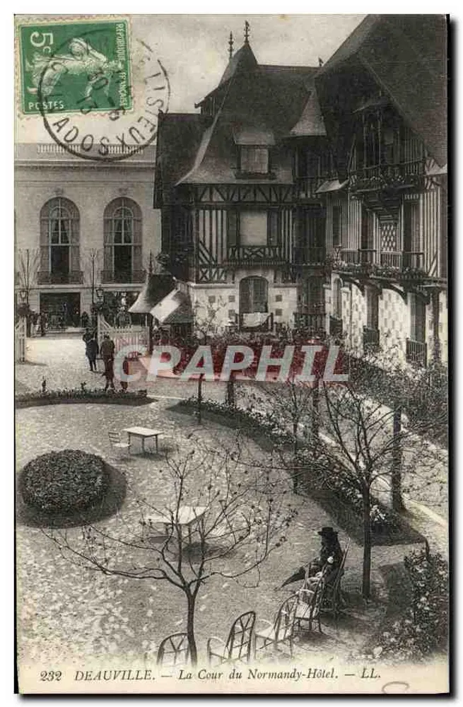 Deauville — La Cour du Normandy-Hôtel — LL. n° 2392 - Vorderseite