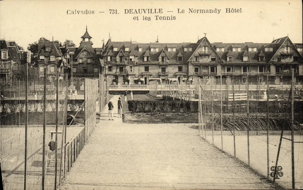 Deauville — Ansicht des Normandy Hotels und der Tennisplätze — Verlag M.T.L. Nr. 731 - Vorderseite
