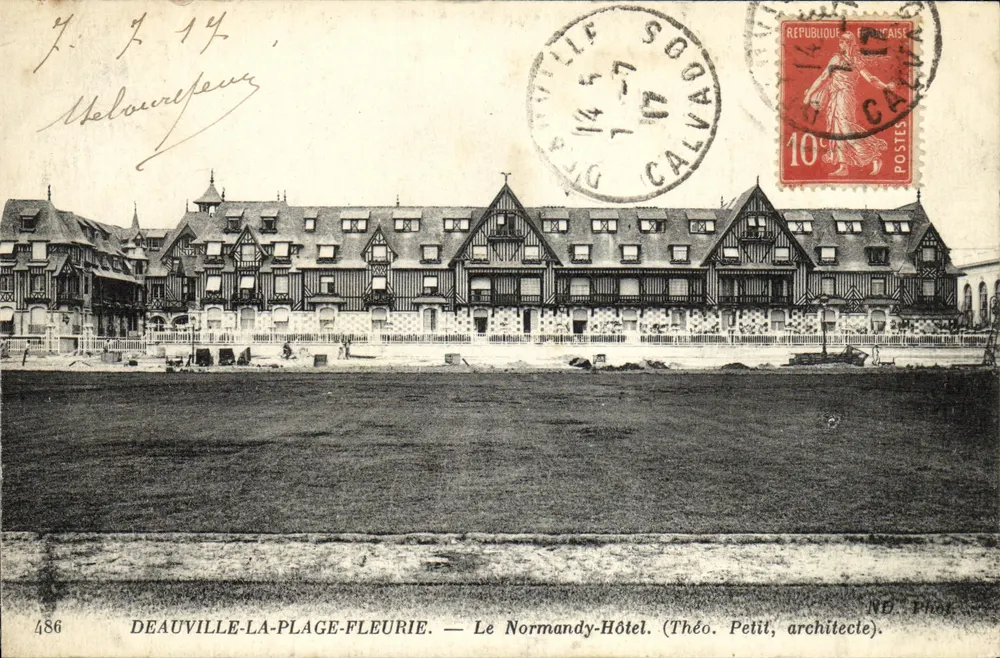Deauville-La-Plage-Fleurie — O Hotel Normandy. (Théo. Petit, arquiteto). - Frente