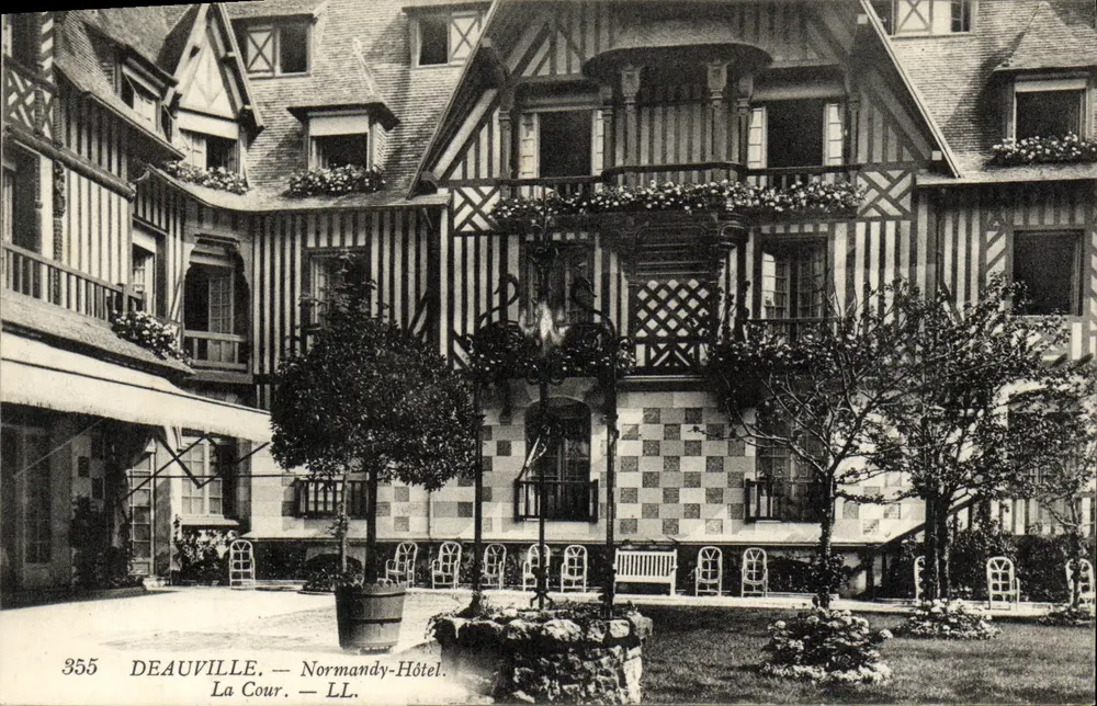 Deauville — Normandia — Hotel La Cour — LL - Frente