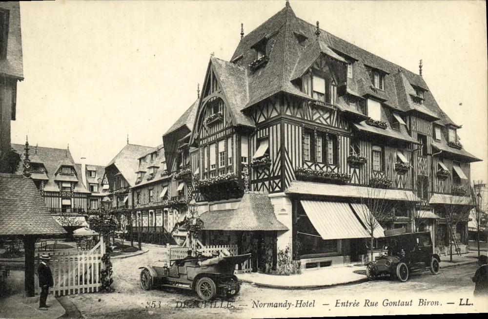 Deauville — Normandy-Hotel — Eingang zur Rue Gontaut Biron — LL. — n°351 - Vorderseite