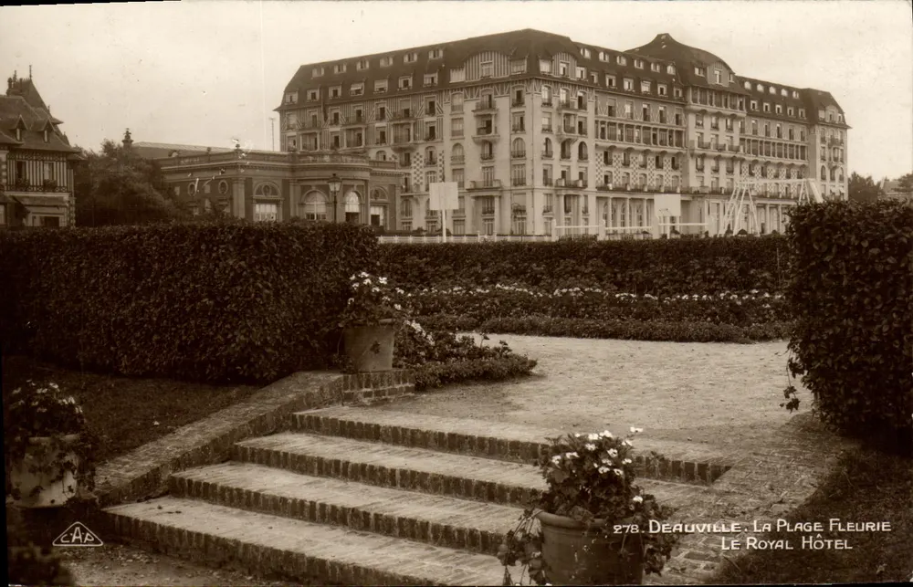 Deauville, Die blühende Strände — Das Royal Hotel — Antike Ansichtskarte n°278 - Vorderseite