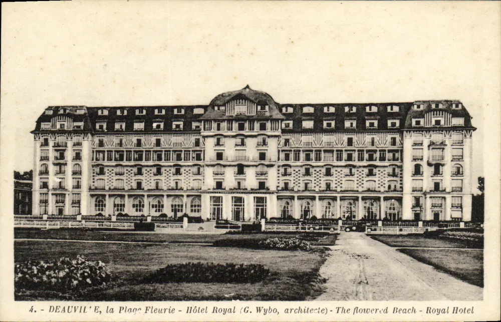 Deauville, die Blühende Strandpromenade - Hotel Royal (G. Wybo, Architekt) - Vorderseite