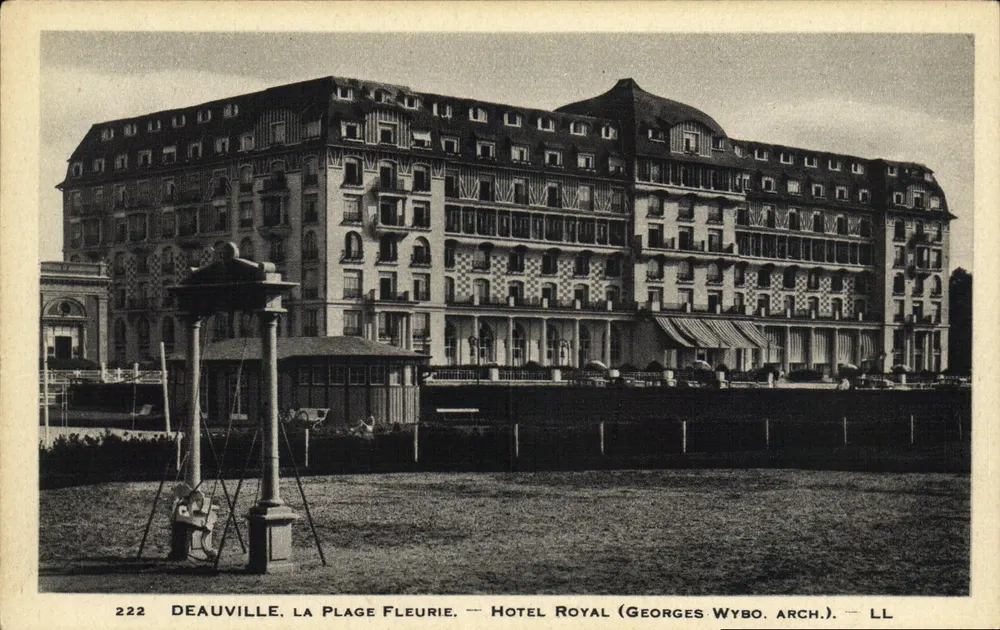 Deauville, Die Blühende Strände — Hotel Royal (Georges Wybo, Arch.) - Vorderseite