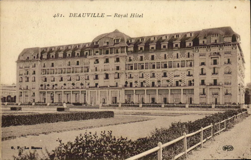 Deauville — Hotel Royal — G. F. Le Housse, n° 481 - Frente