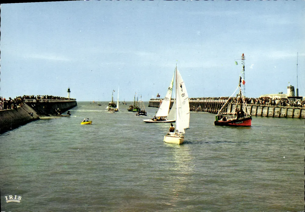 Deauville - Trouville — Start der Regatten und die Molen — IRIS - Vorderseite