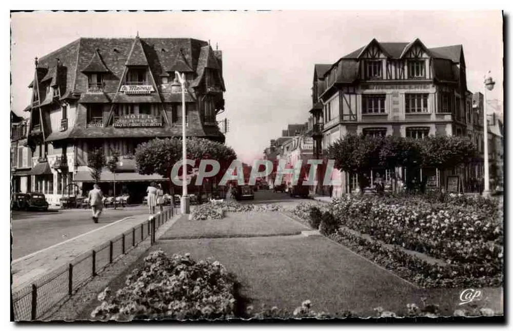 Deauville - Die Blumenpromenade, Place Morny — Hotel de la Mennu und Fachwerkhaus, Éditeur Réal-Photo - Vorderseite