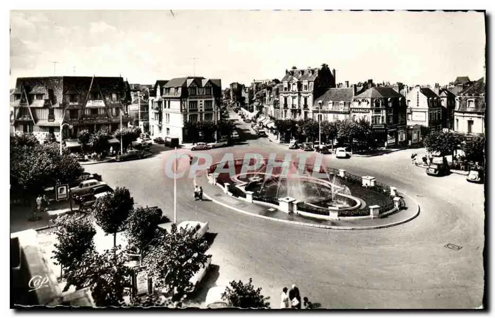 Deauville - Place de Morny — Ansicht des Platzes mit Brunnen und Gebäuden — Réal-Photo, n°2239 - Vorderseite