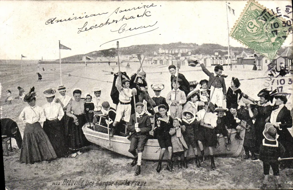 Deauville — Ein Boot am Strand — L.V. & Cie, Paris - Vorderseite
