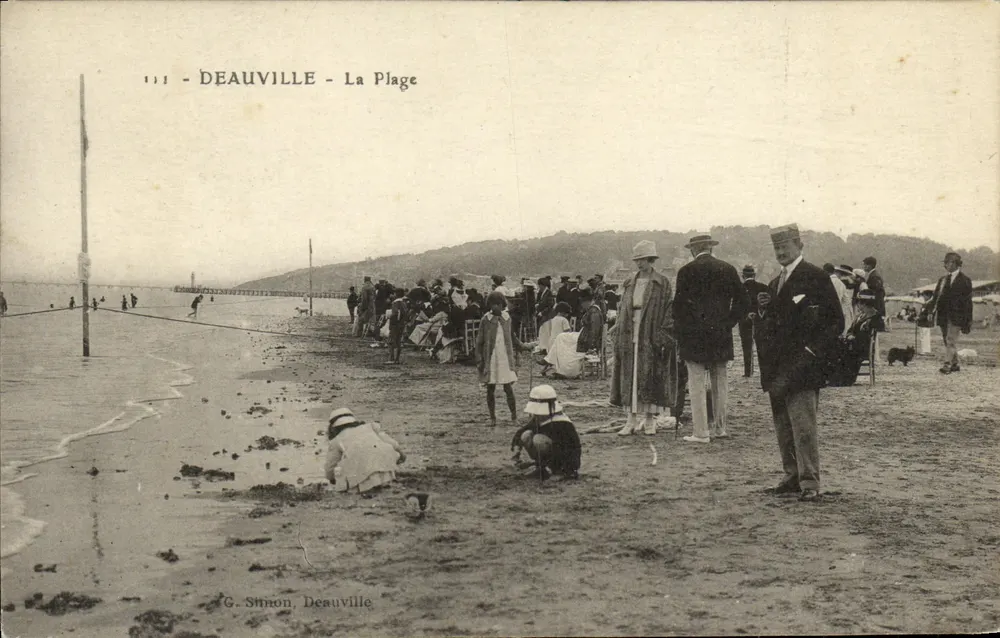 Deauville - A Praia — G. Simon, Deauville - Frente