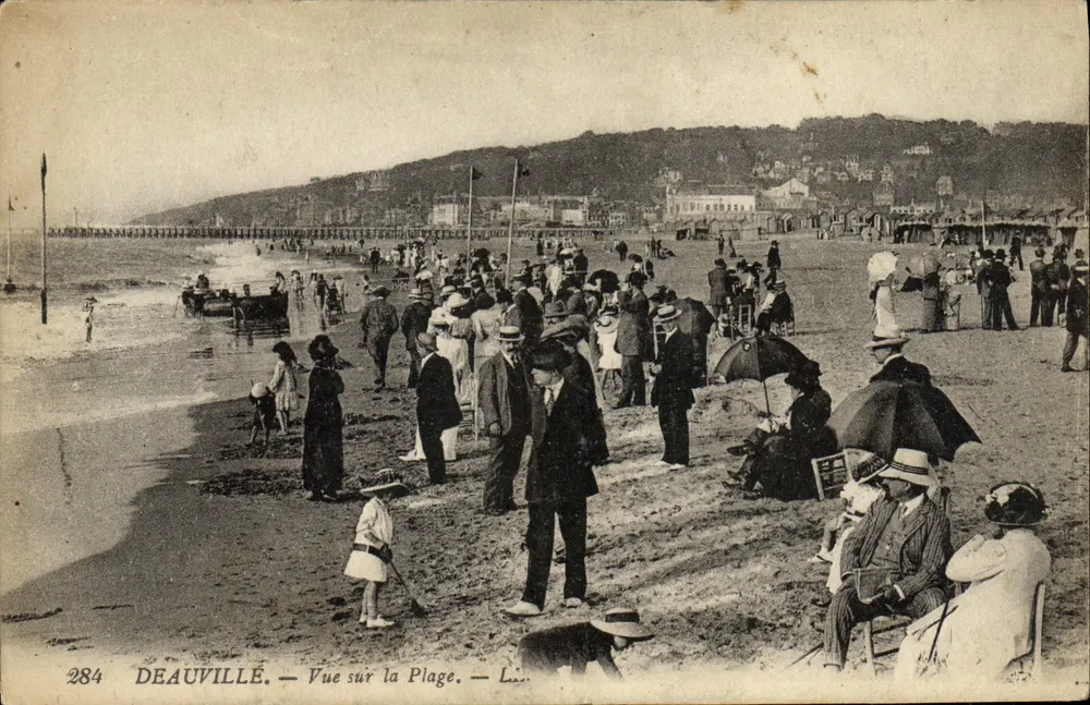 Deauville — Ansicht der Strandpromenade — Lévy Frères - Vorderseite