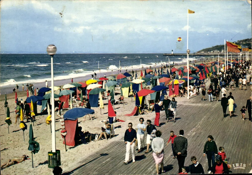 Deauville - Blütensträndchen — Die Promenade und das Meer — Lumicap - Vorderseite
