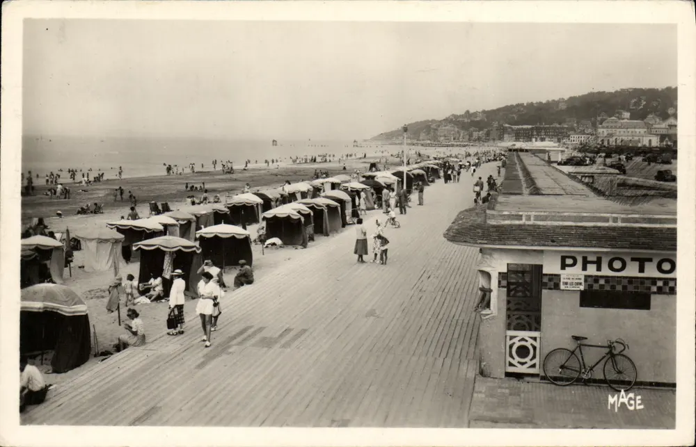 Spiaggia di Deauville — Vista generale della spiaggia — Foto Mage - Recto
