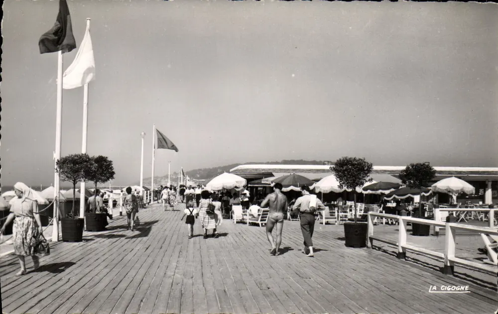 Deauville — As tábuas — A Cegonha - Frente