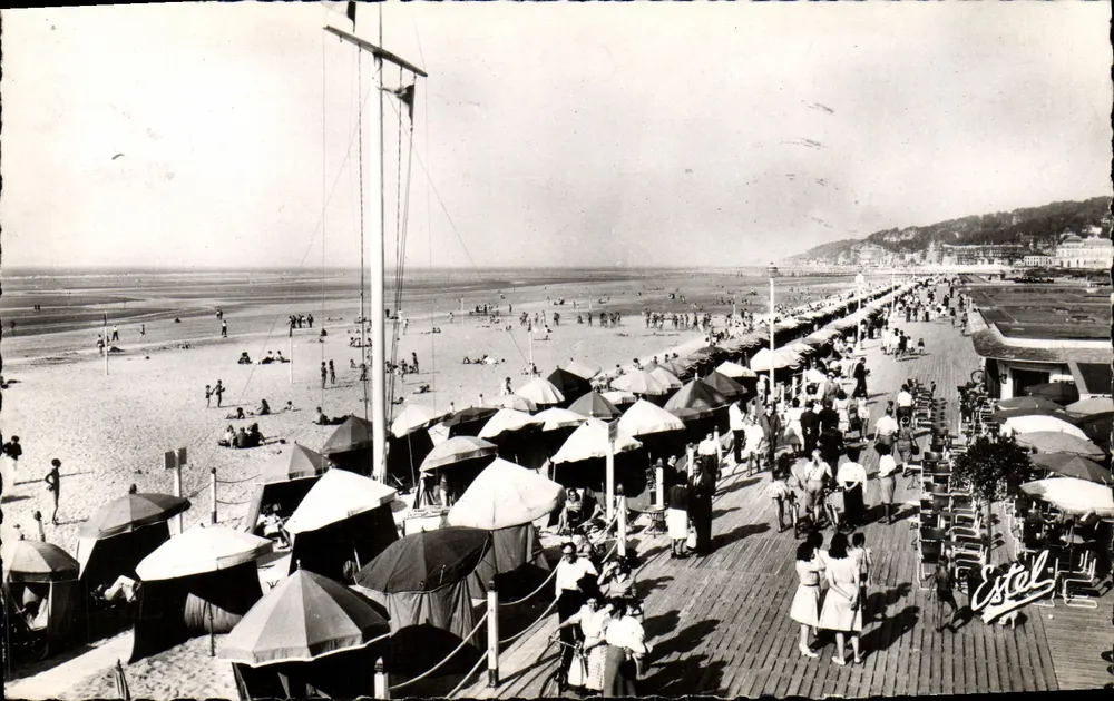 Deauville — Les Planches und die Strandpromenade vor dem Bar du Soleil — Estel - Vorderseite