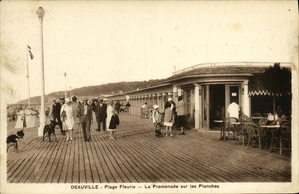 Deauville - Blütenstrand — Die Promenade auf den Brettern - Vorderseite