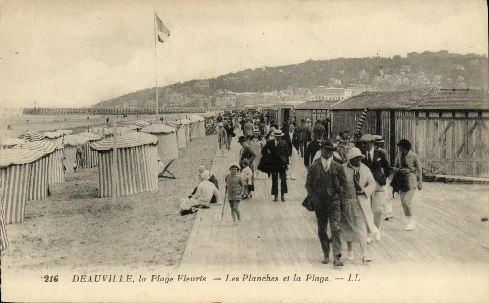 Deauville, die Blühende Strände — Die Planches und der Strand — LL - Vorderseite