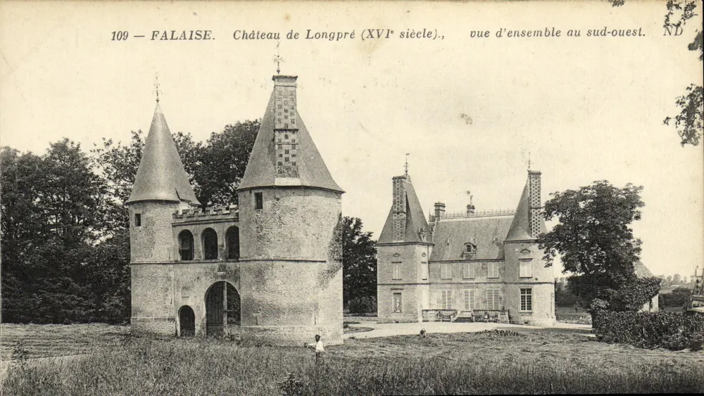 FALAISE — Schloss Longpré (16. Jahrhundert), Gesamtaufnahme von Südwesten — ND - Vorderseite