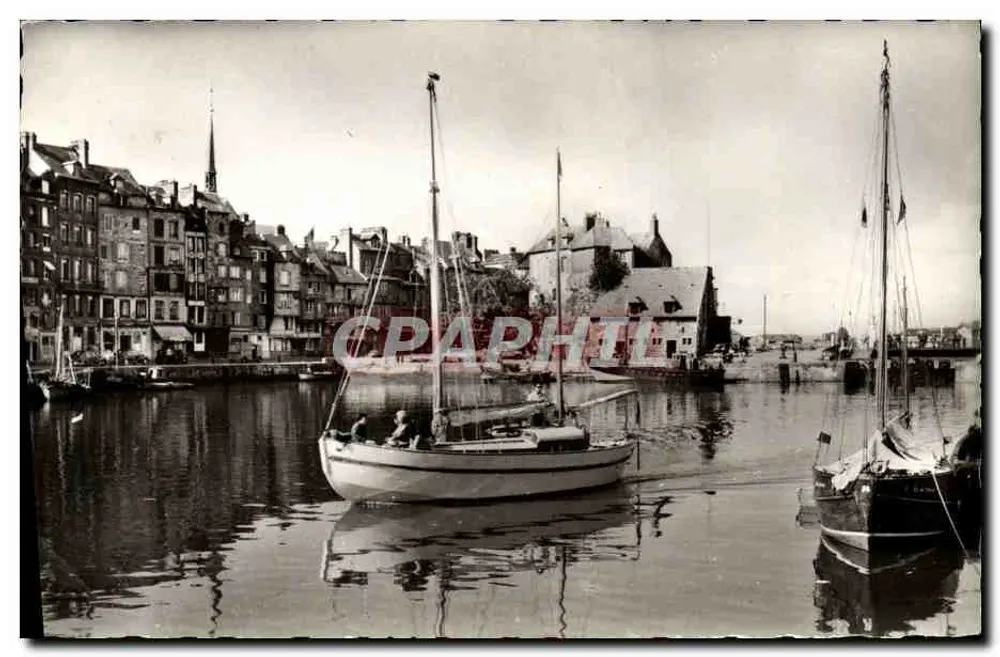 Honfleur (Calvados) — Einlass eines Yachts in den alten Hafen — Cichs & Mulot, Honfleur - Vorderseite
