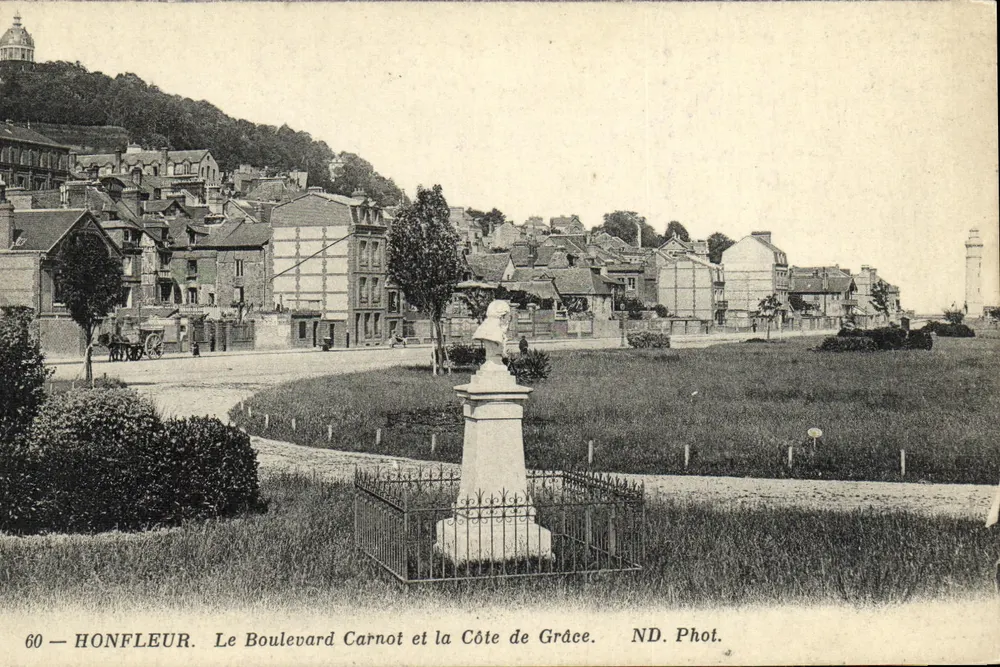 Honfleur — O Boulevard Carnot e a Côte de Grâce — ND. Fot. - Frente