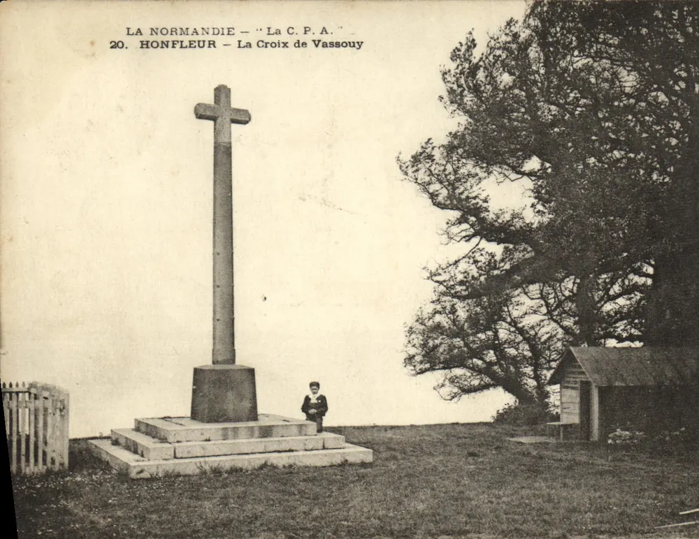 A Normandia — Honfleur — A Cruz de Vassouy — A C.P.A. — n°20 - Frente