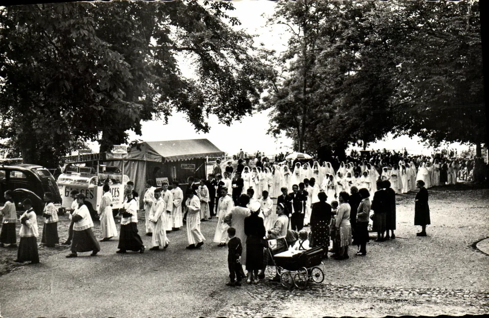 HONFLEUR (Calvados) — Pelerinagem de Nossa Senhora da Graça — Procissão — Cliché B. MULOT - Frente