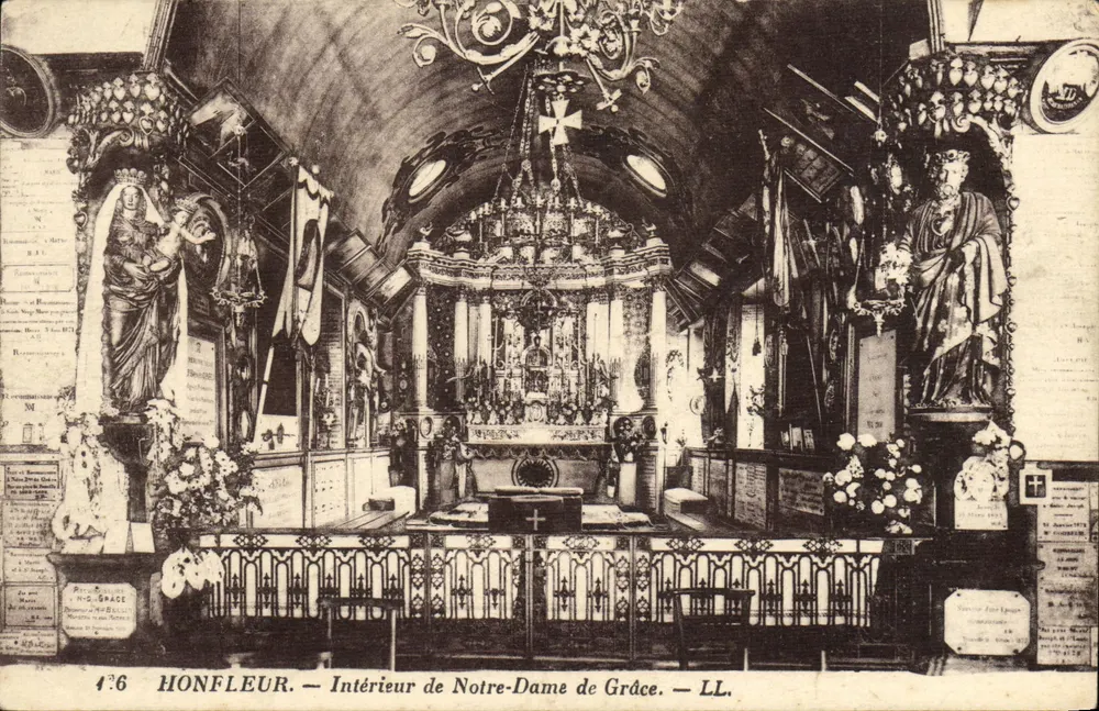 HONFLEUR — Interior da Igreja de Nossa Senhora da Graça — LL. - Frente