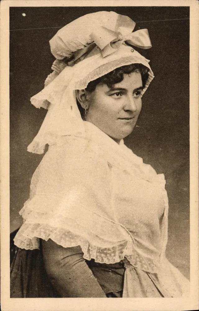 Mulher jovem com chapéu de fita — retrato — Lévy et Neurden Réunis, 160, La Normandie, Honfleur - Frente