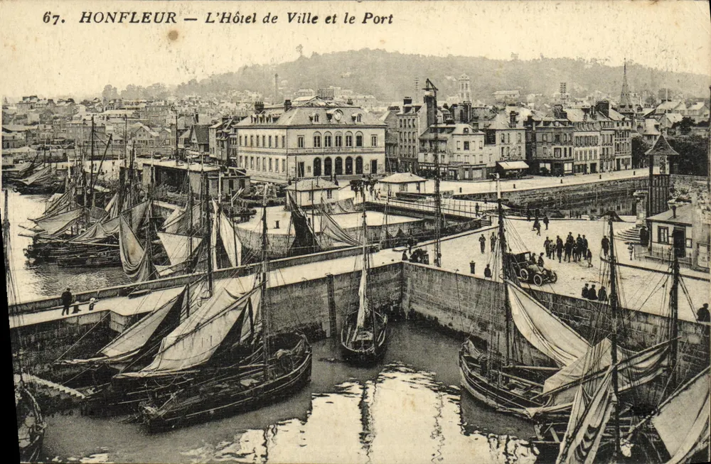 Honfleur — Das Rathaus und der Hafen — Verlag M. L. de Lartigues, Nr. 67 - Vorderseite