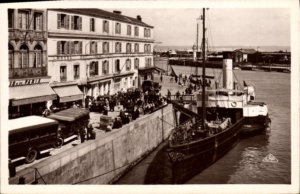 Café de Paris und Dampfschiff von Le Havre — Honfleur — 'Real-Photo' C. A. P. Strasbourg - Vorderseite