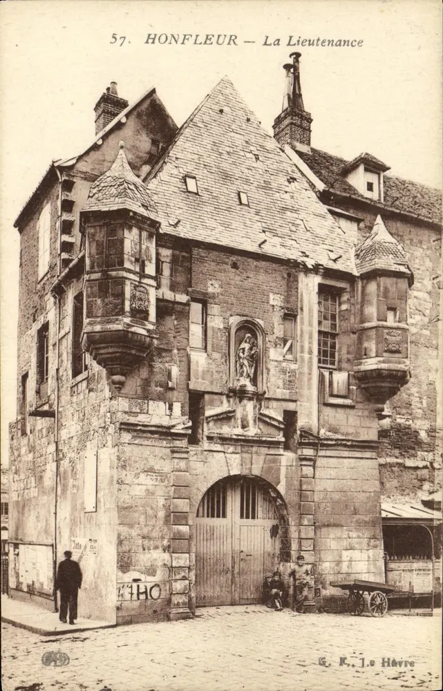 Honfleur — A Lieutenante — G. F. J. Hévre - Frente