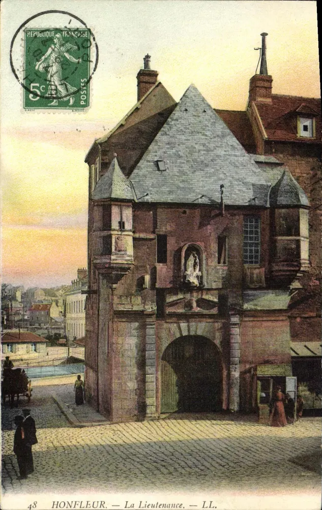 Honfleur — A Lieutenante — LL. - Frente