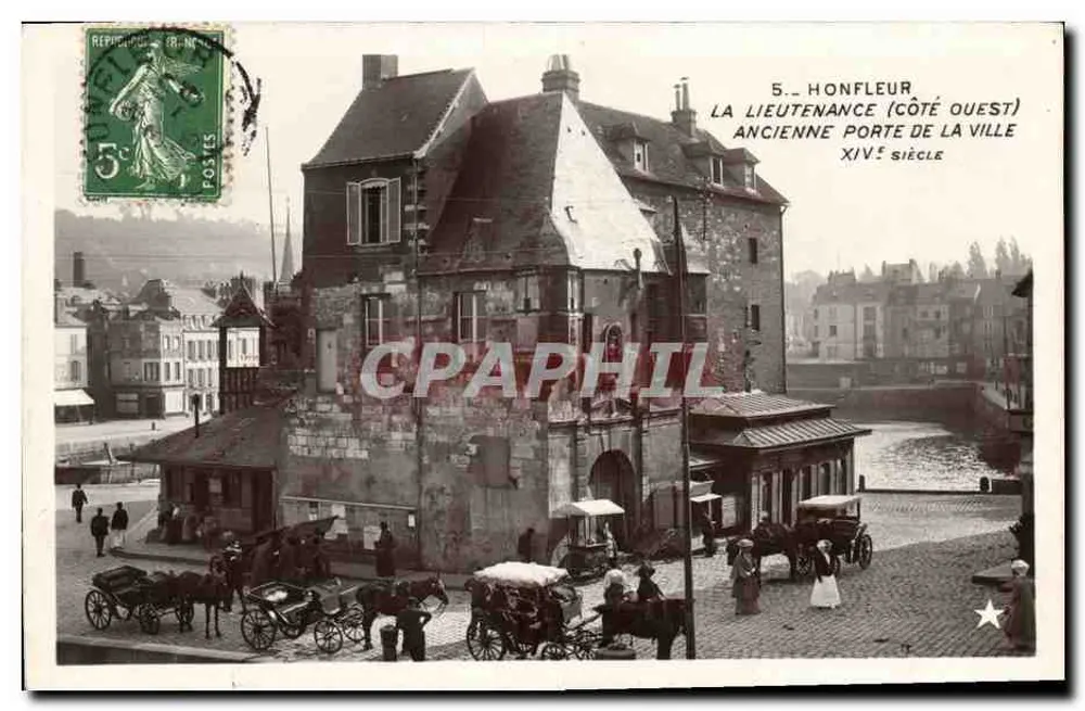 Honfleur — Die Lieutenancé (Westseite), ehemalige Stadttür, 14. Jahrhundert - Vorderseite