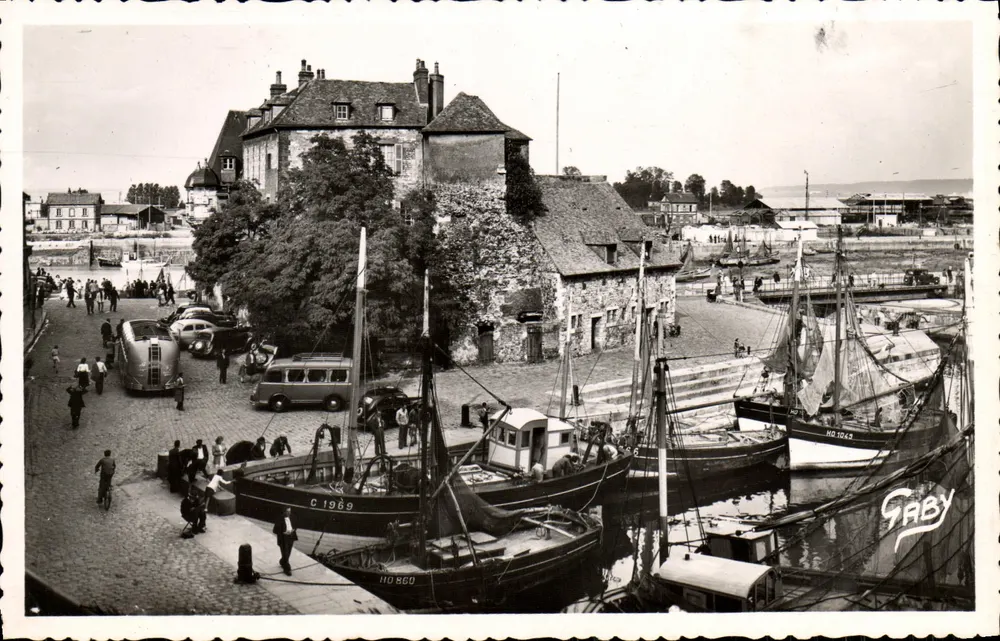 Honfleur — Die Lieutenant und der Hafenbecken — Editions Gaby - Vorderseite