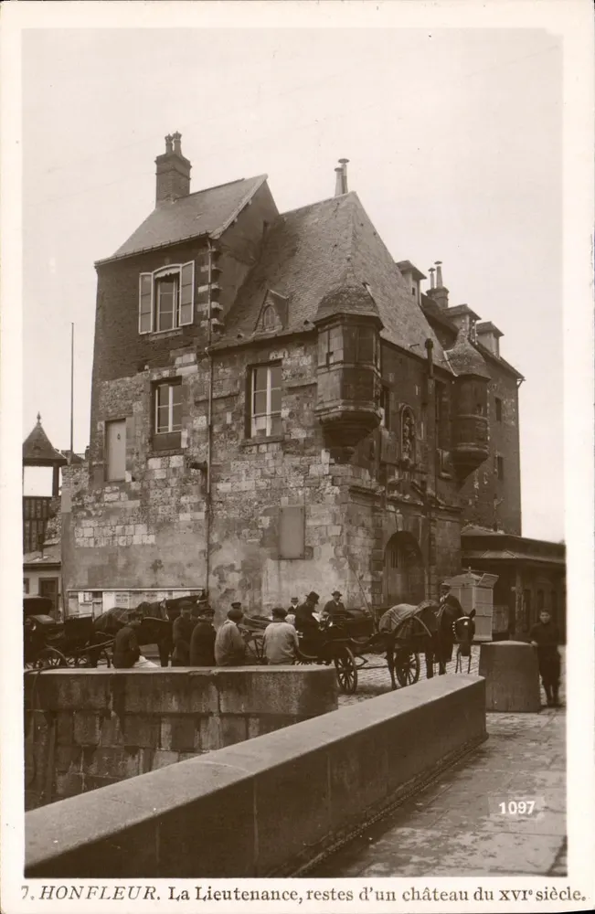 Honfleur. La Lieutenante, pozostałości zamku z XVII wieku — wydawca Rose, n° 1097 - Awers