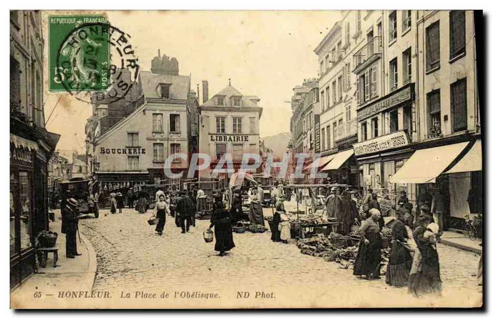 Honfleur — A Praça do Obelisco — ND Fot. - Frente
