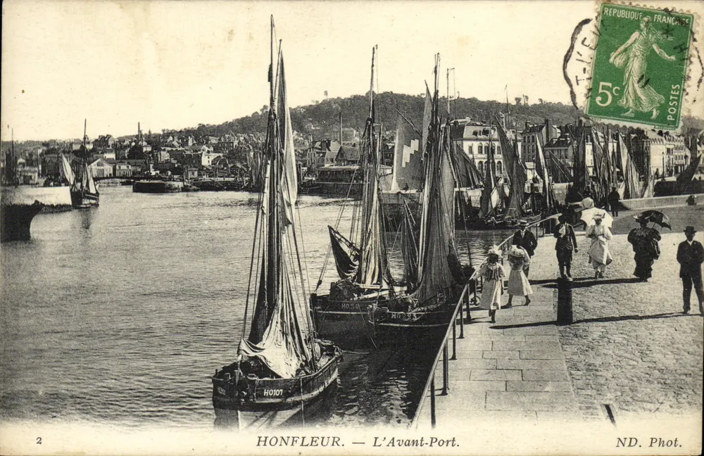 Honfleur — O Porto Anterior — ND. Fot. - Frente