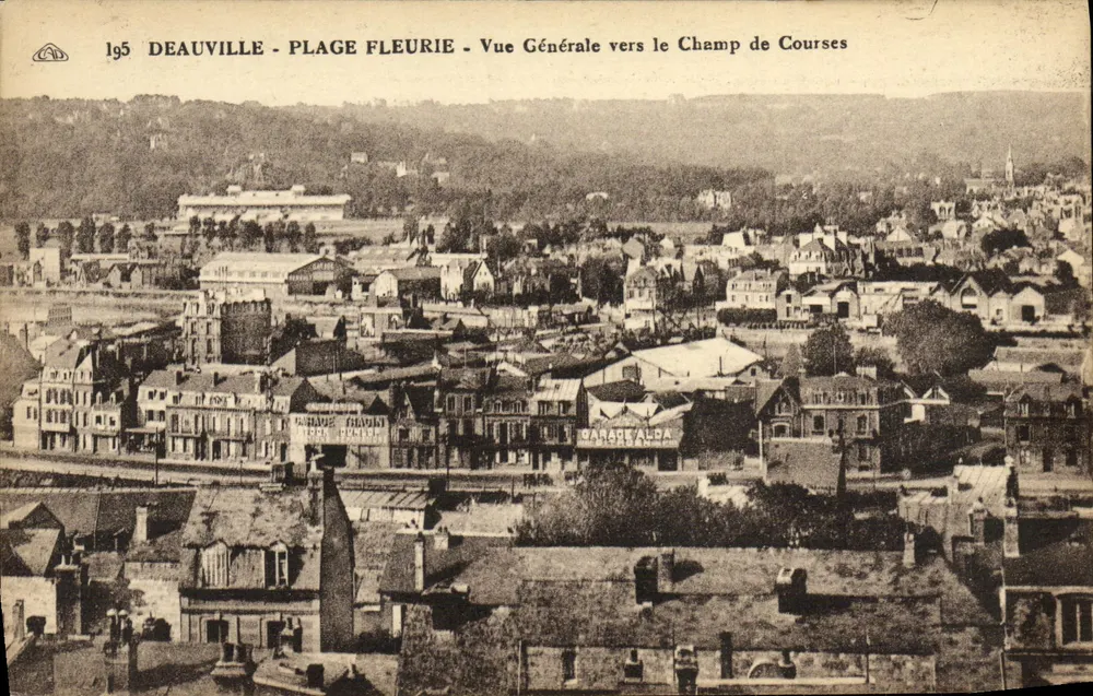 Deauville - Blütenstrand - Allgemeiner Blick zum Pferderennplatz - Vorderseite