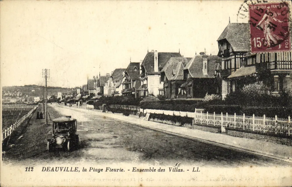 Deauville, Die Blütenstraße — Ensemble der Villen — LL - Vorderseite