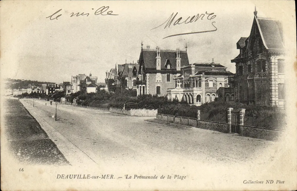 Deauville-sur-Mer — Ansicht der Strandpromenade — Collections ND Phot - Vorderseite