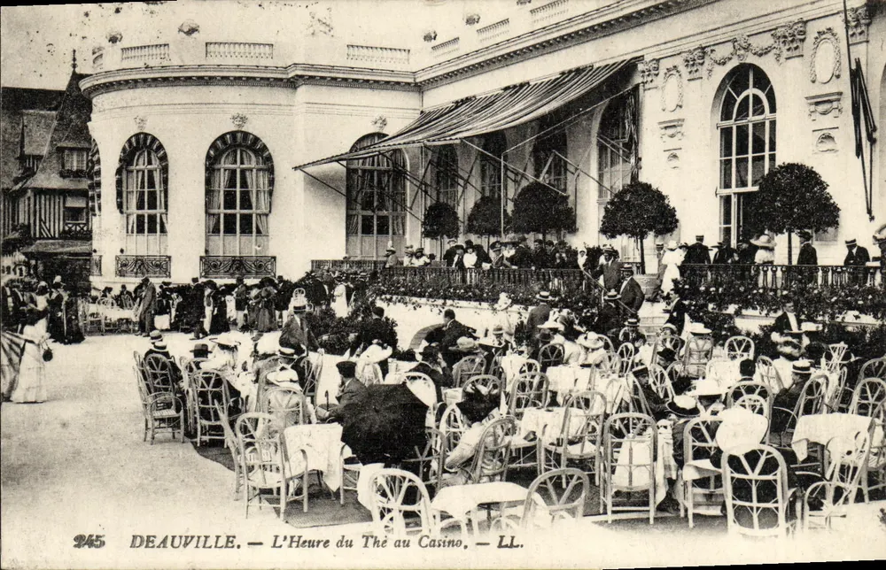 Deauville — Die Teezeit am Casino — LL. — n° 245 - Vorderseite