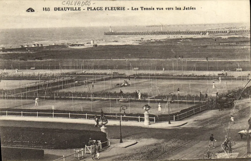 Deauville - Blütenstrand - Die Tennisplätze gesehen Richtung Piers - Vorderseite
