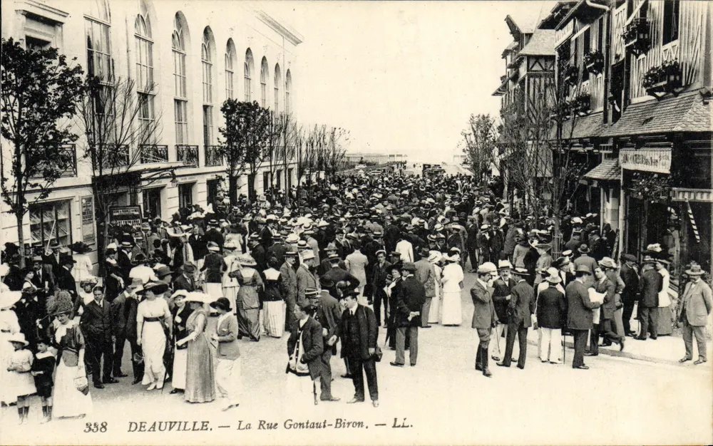 Deauville — La Rue Gontaut-Biron — LL. Nr. 358 - Vorderseite