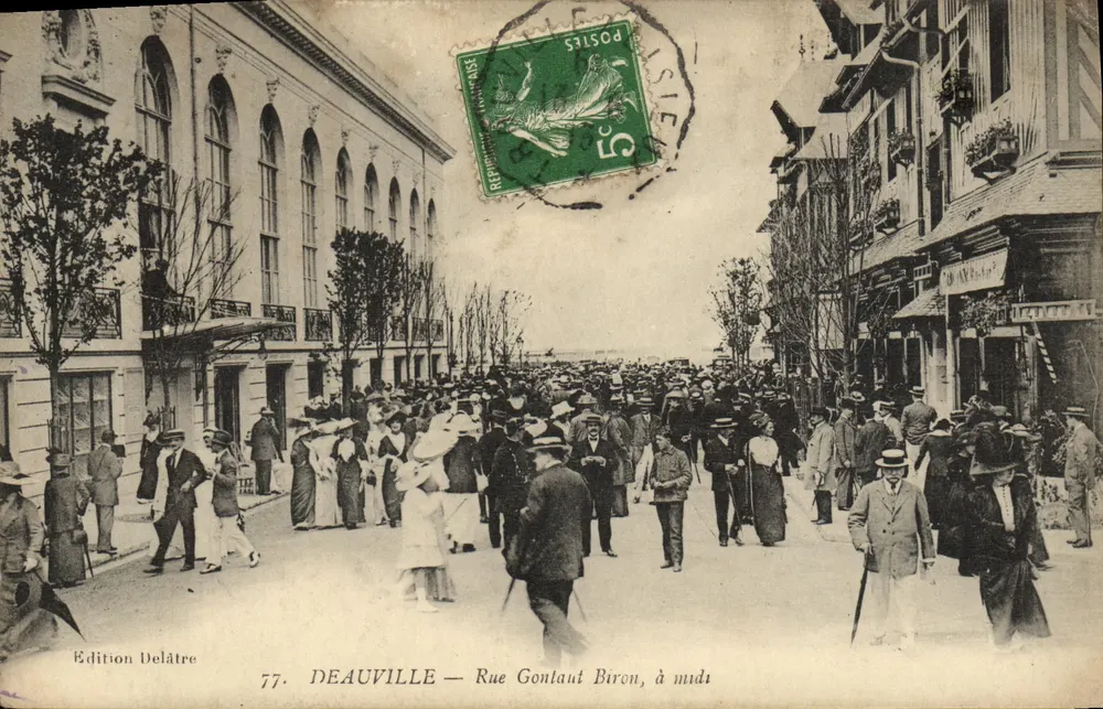 Deauville — Rue Gontaut Biron, a mediodía — Edición Delâtre, n°77 - Anverso