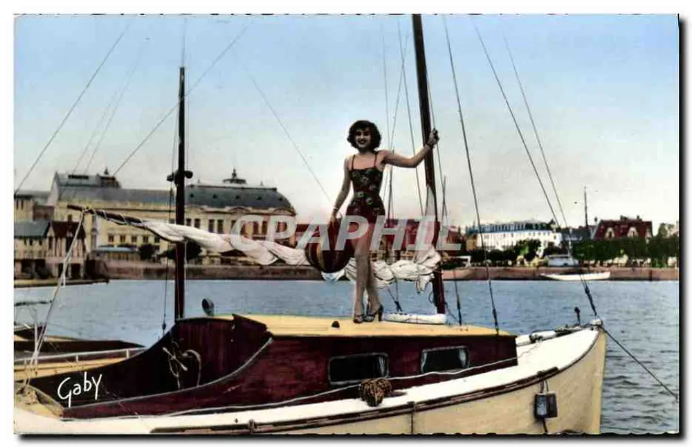 Femme en maillot de bain sur un voilier — Le Port de Deauville — Éditions « Gaby » - Frente