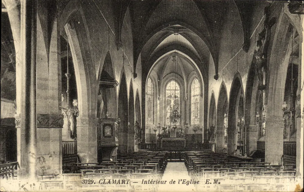 Clamart — Binnenkant van de Kerk — E.M. n°3729 - Voorkant